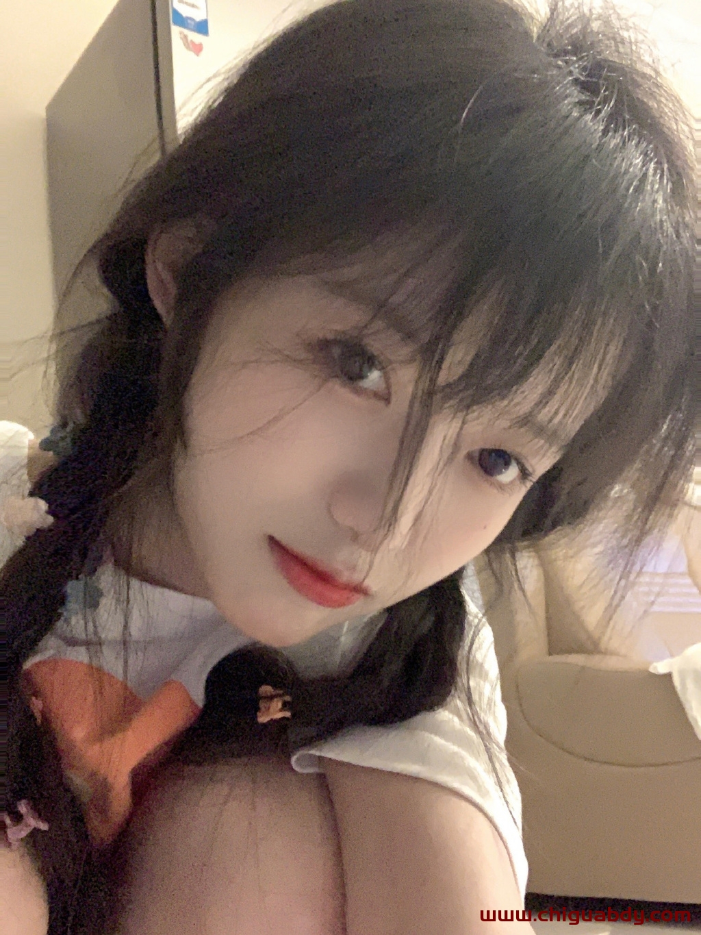 佩佩困困抖音热舞视频流出，傲人身材曲线成焦点！