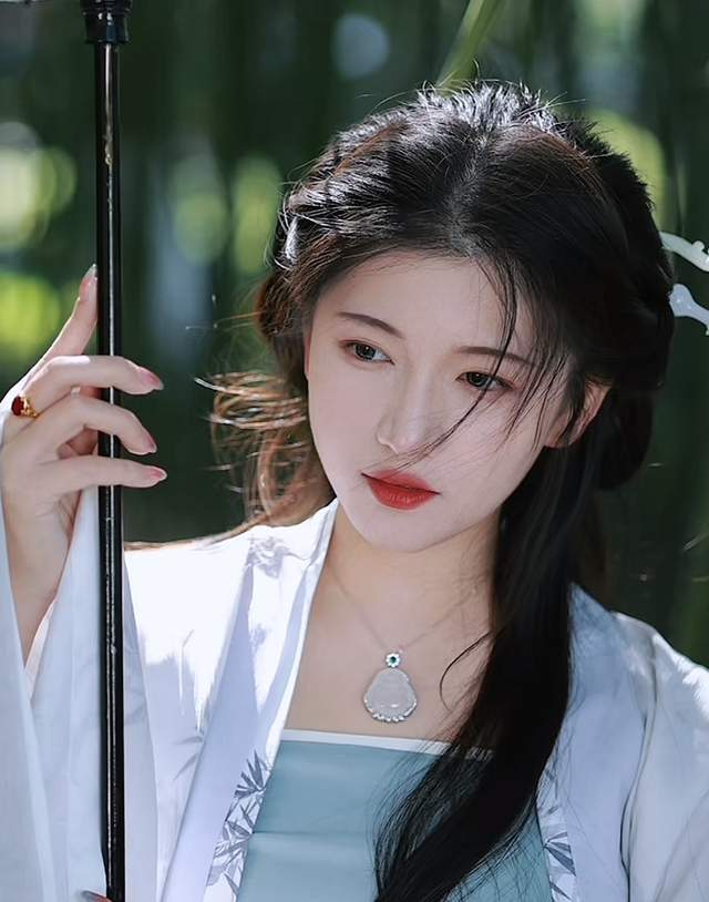 网红阿桃遭夫闺蜜背叛,婚房发现不忠直言享受