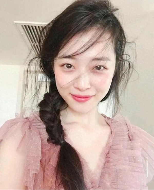 金钟硕离世被传家暴跳楼，姐姐含泪回应真相
