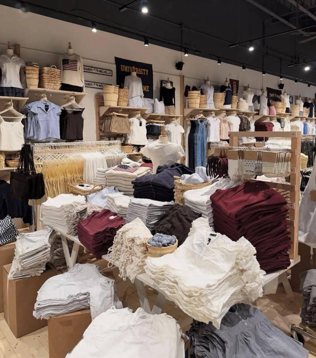 ZARA撤店,国产BM攻占商场一楼