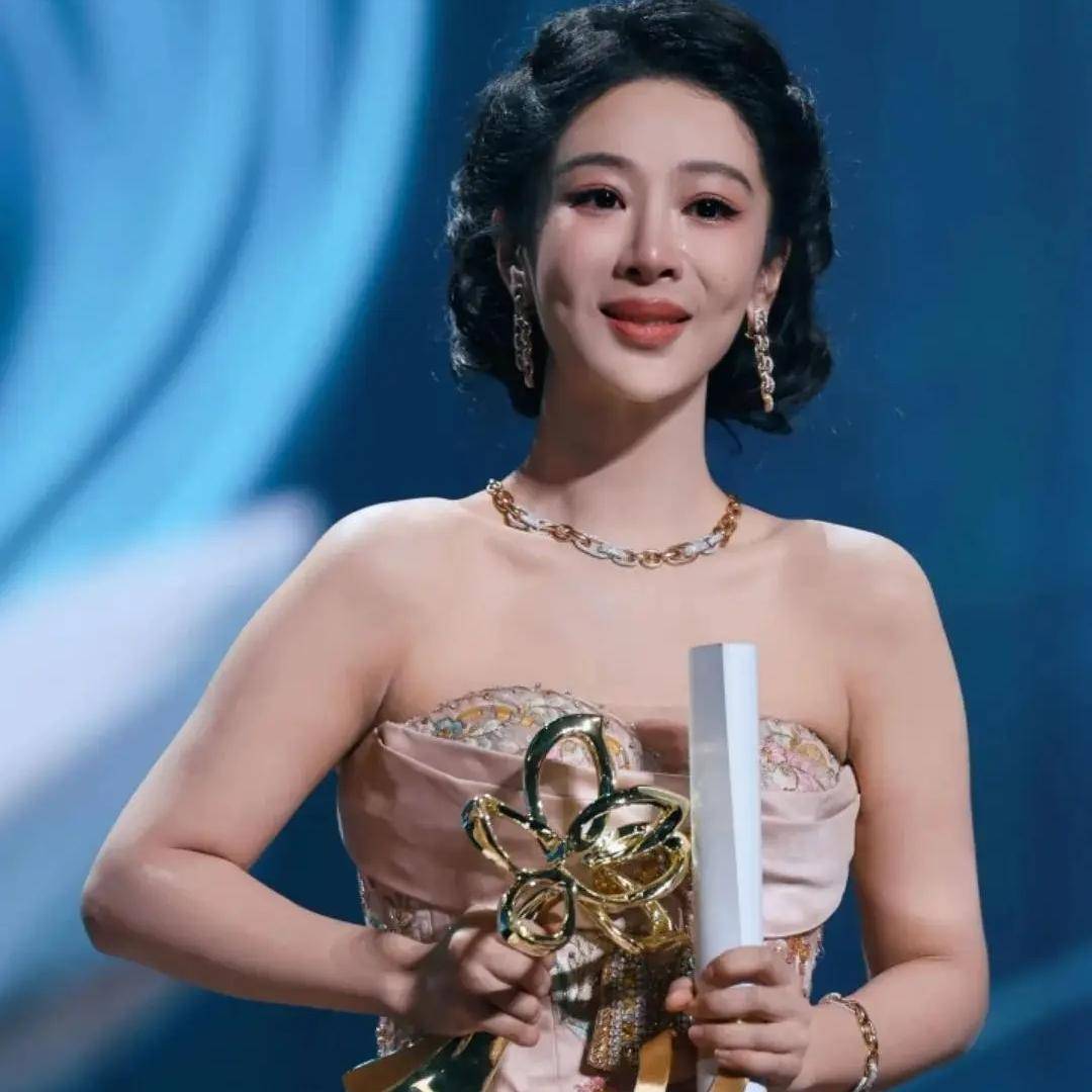 7月半月3位明星接连引发关注,一个比一个离谱