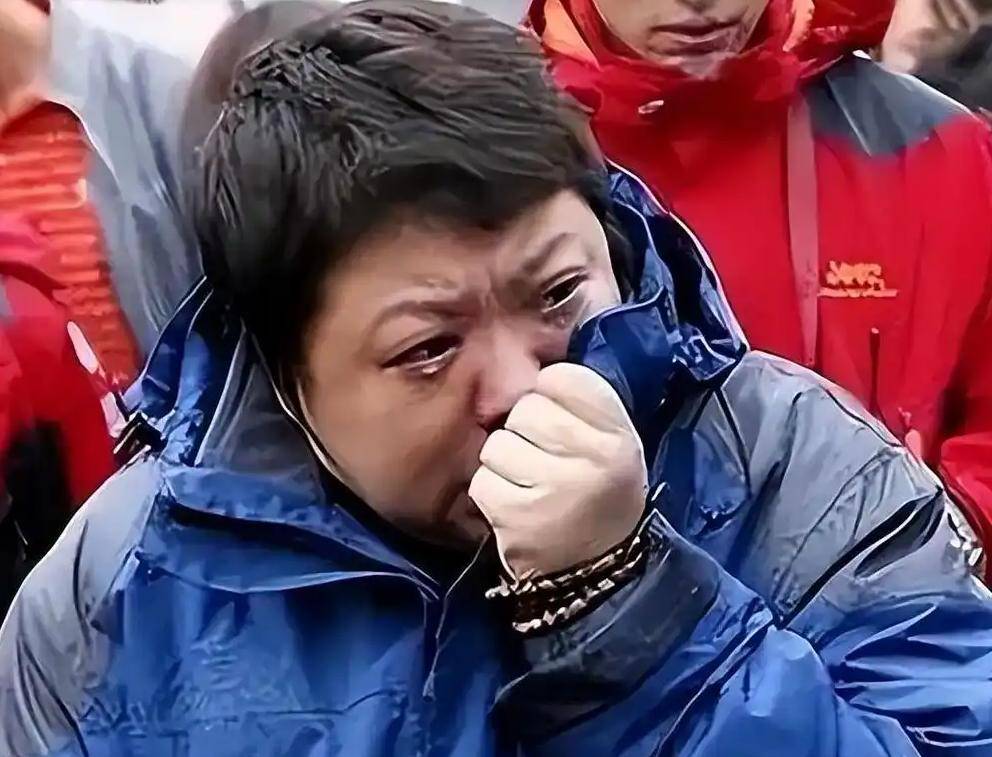 六月连曝5大事件:国外生子、全网封禁、自曝怀双胎、韩红最意外