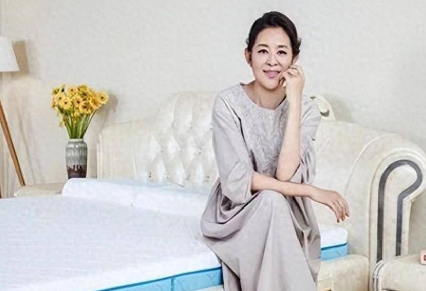 倪萍代言争议背后:为救子致健康问题