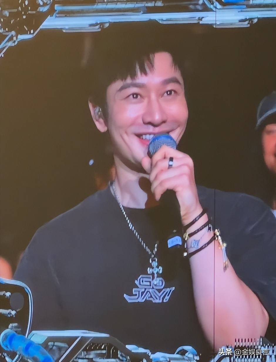 黄晓明夸昆凌翻车:双标对比杨颖惹众怒
