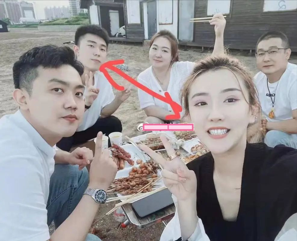 百万网红家暴反转:男方痛哭指妻子出轨堂弟