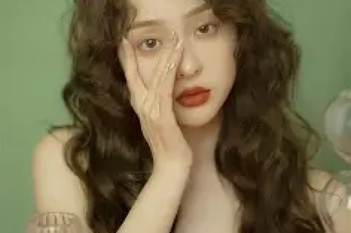 出道12年绯闻不断，她凭什么封神？