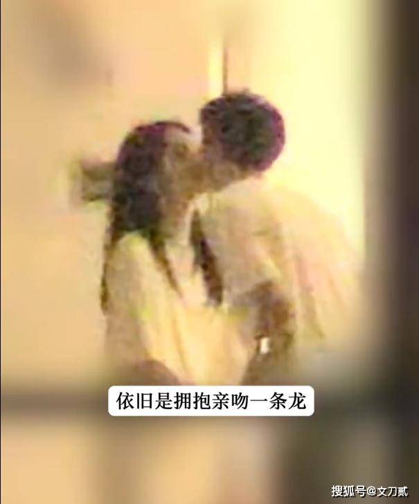 周也恋情曝光!与神秘男友拥吻,男方身份成谜