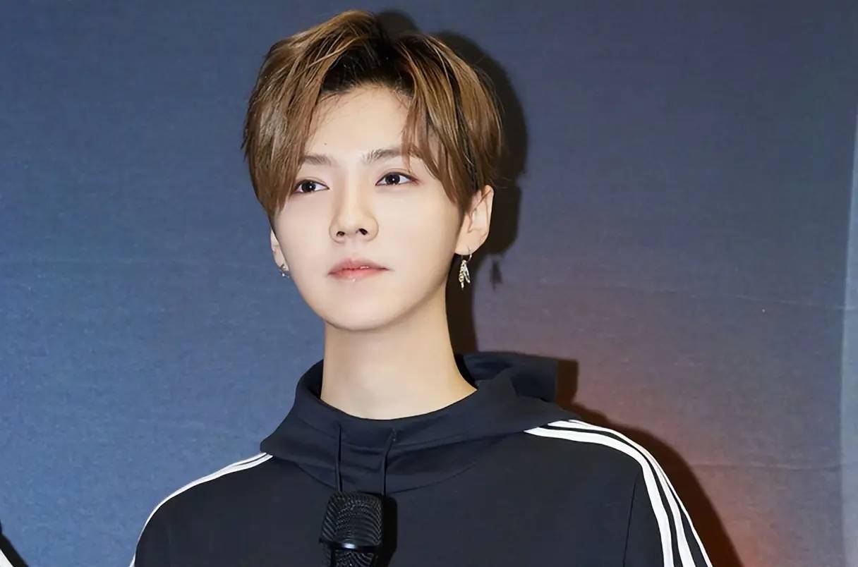 7月半月3位明星接连引发关注,一个比一个离谱