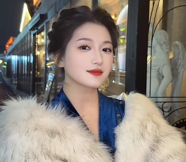 网红阿桃遭夫闺蜜背叛，婚房抓奸直言享受