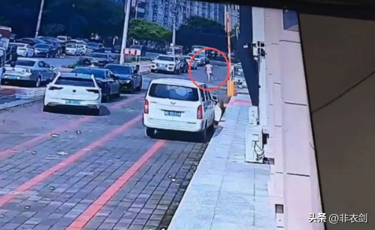 孩子交给老人，妻子在家”清闲”，丈夫却累成狗