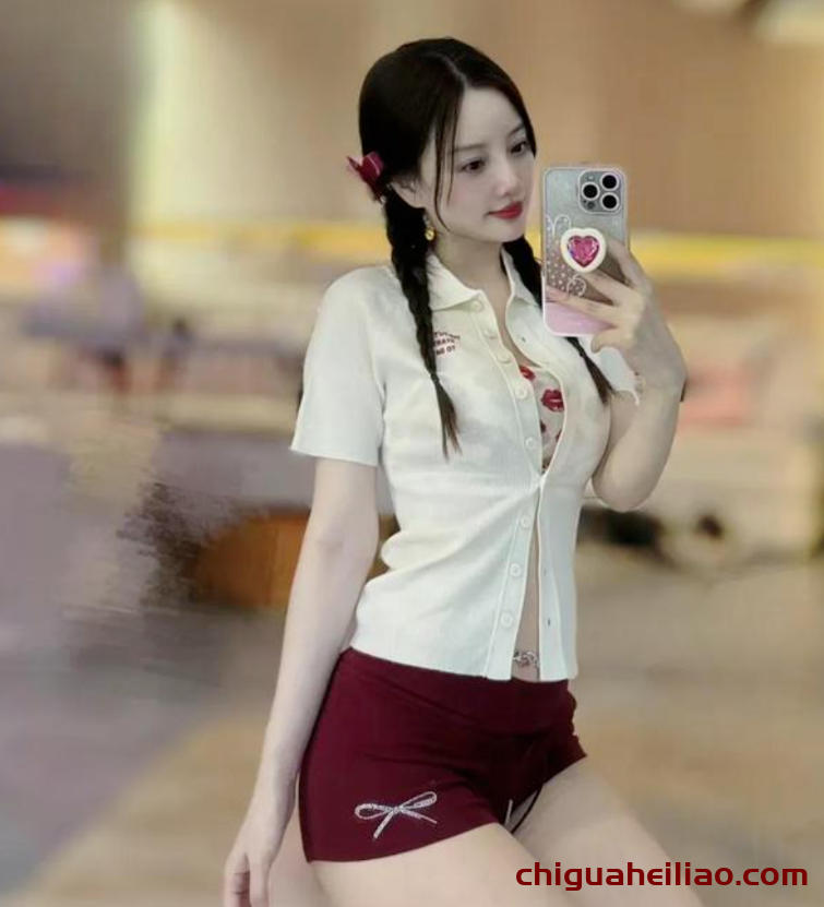 李小璐写真大胆挑战:43岁纯欲并存