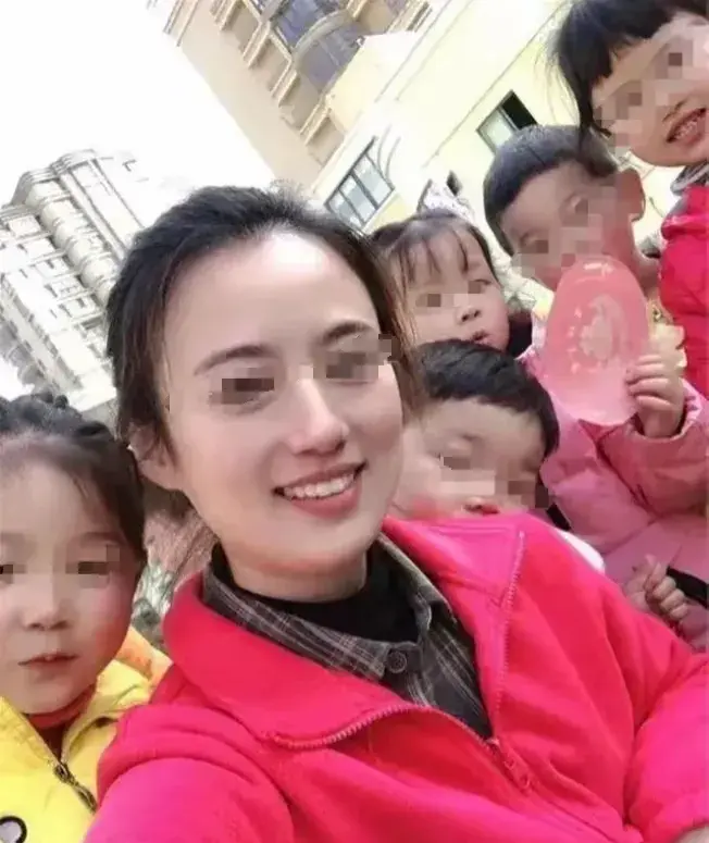吃瓜!江苏学生家长出轨事件,女幼师照片被扒引热议