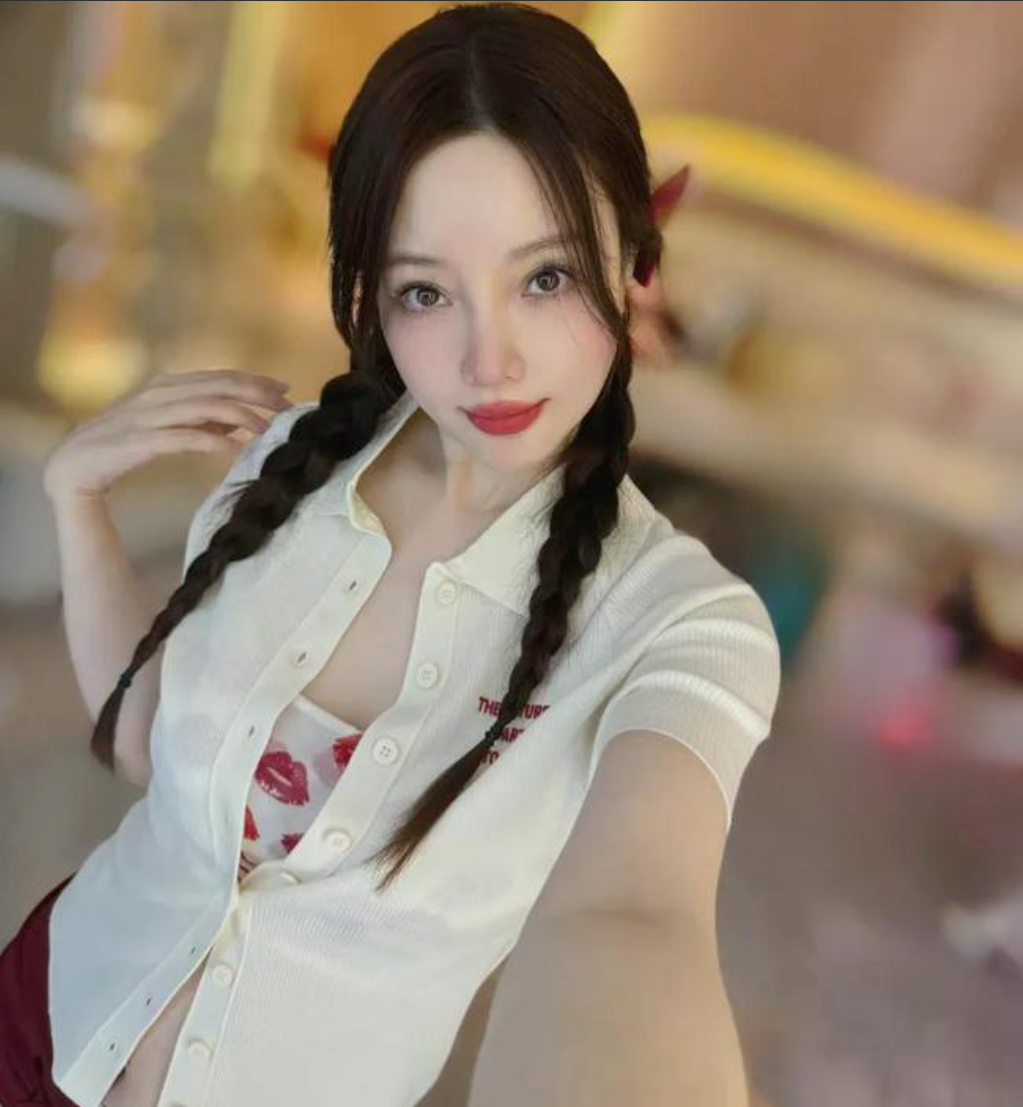 李小璐写真大胆挑战:43岁纯欲并存