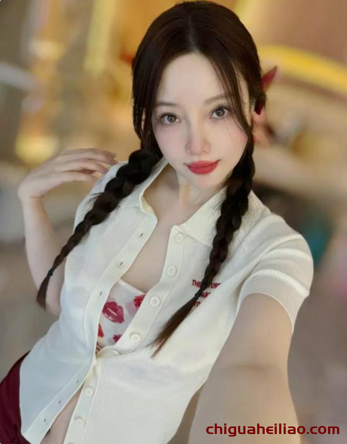 李小璐写真大胆挑战:43岁纯欲并存