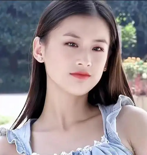 黄圣依青涩照片曝光,颜值与刘亦菲不相上下