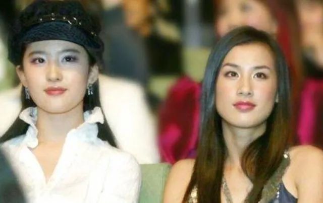 黄圣依青涩照片曝光,颜值与刘亦菲不相上下