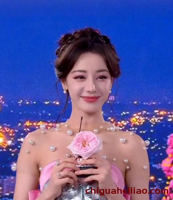 迪丽热巴高定造型曝光，颜值成为亮点